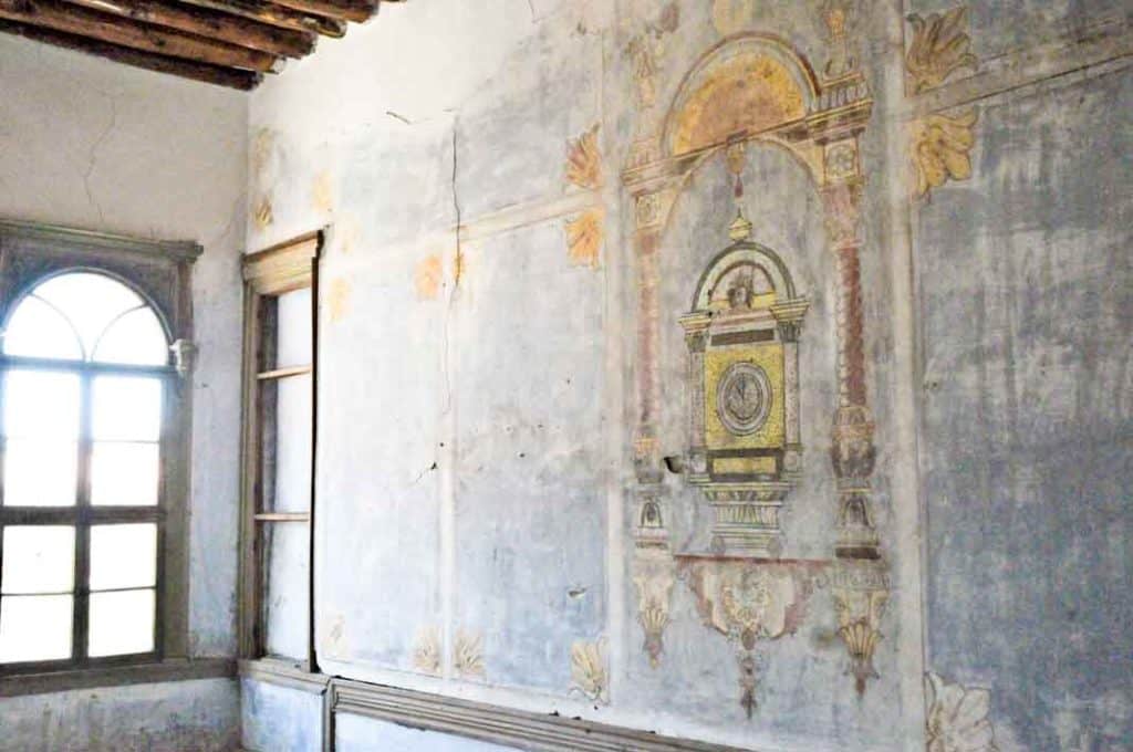 A mural in one of the rooms of the ottoman house in Develi. Note the wooden roof beams at upper left.